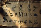 Numerologia znaczenie liczb - starożytne symbole numerologiczne na pergaminie